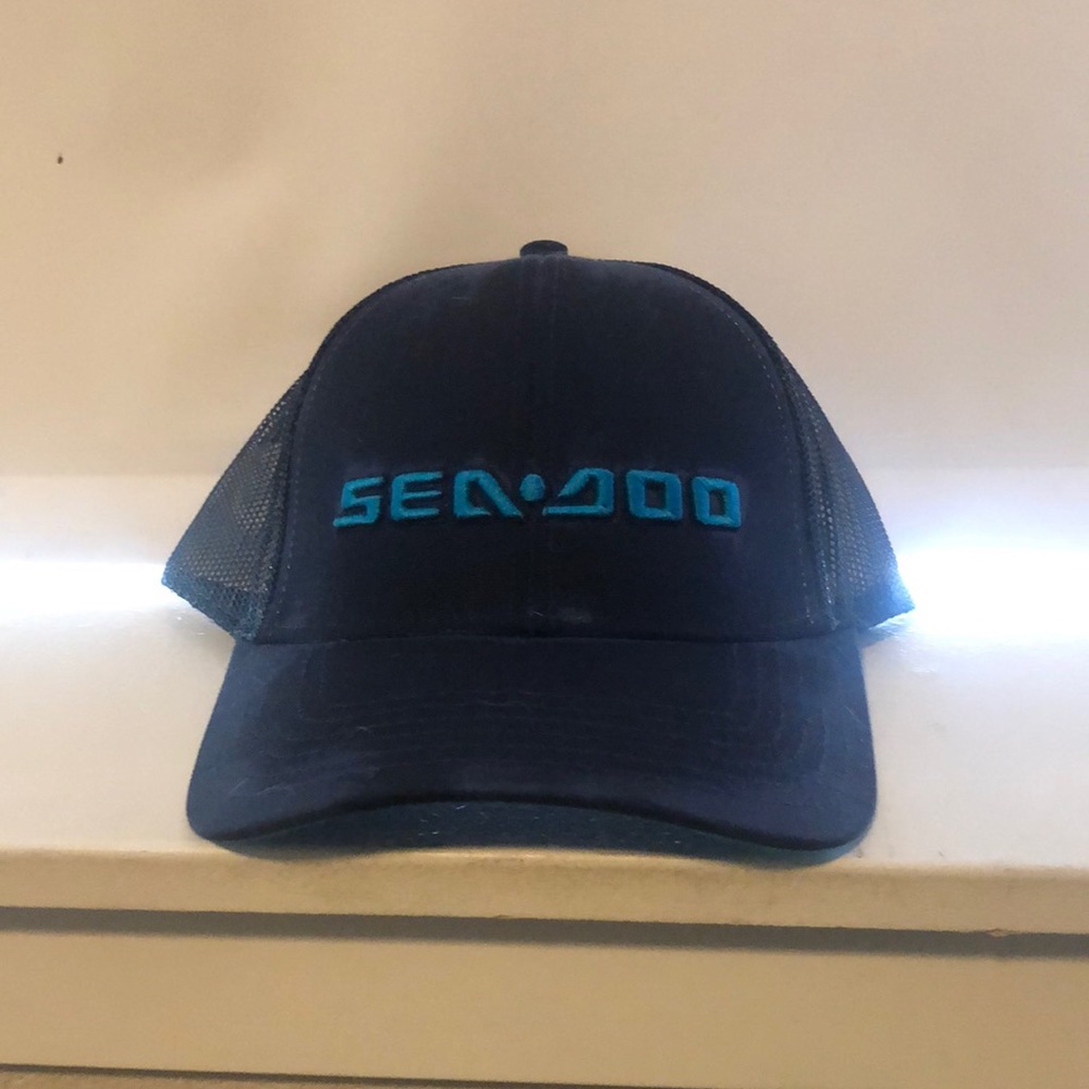 1 NWT SeaDoo Adjustable Trucker Hat Navy Blue w Turquoise